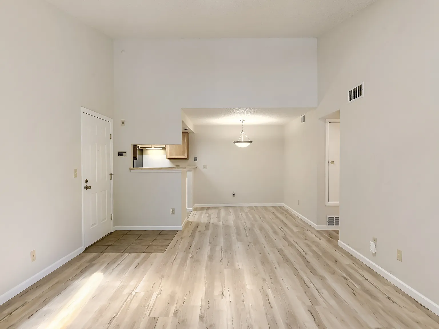 2 bed, 981 sqft, $1,895 — Photo 4