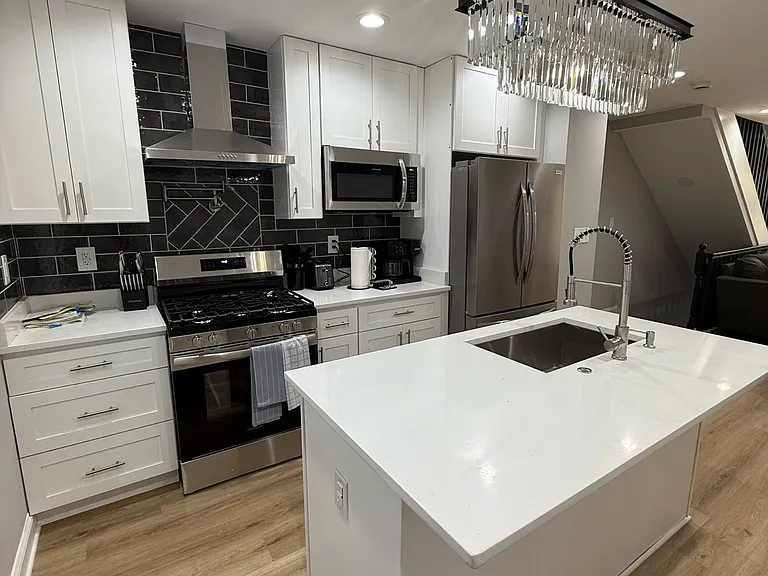 2317 Barclay St #1 — Photo 2