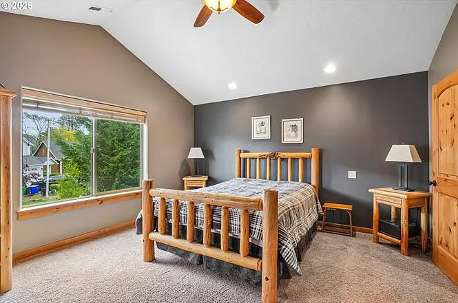 286 SE Condor Dr — Photo 11