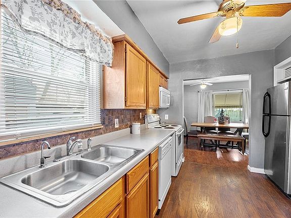5th image of 1290 Curtis Ave