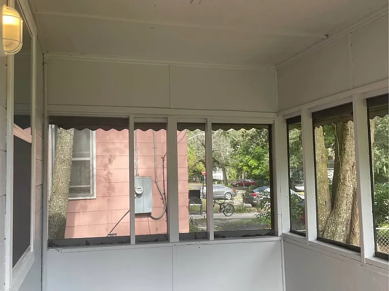 226 Bronson St — Photo 13