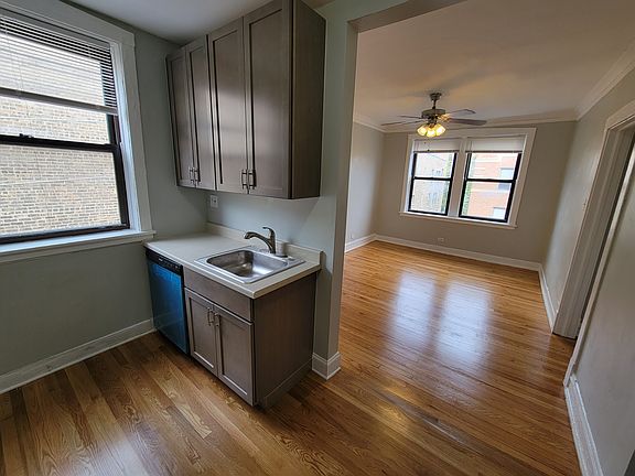 4th image of 7018 N Paulina St #A3