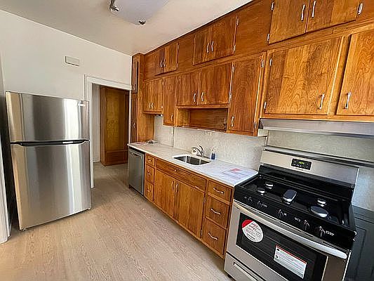 1st image of 23-72 Crescent St #2