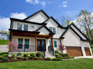 102 Iris Ln, Morgantown, WV 26501