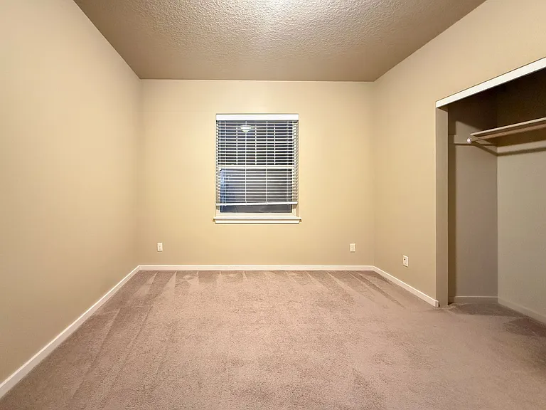 Catron Apartments - 1-3 Bedrooms 2 Bathrooms with In Unit Washer/Dryer and Internet — Photo 60