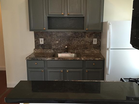 2nd image of 1721 Memorial Ave APT 3