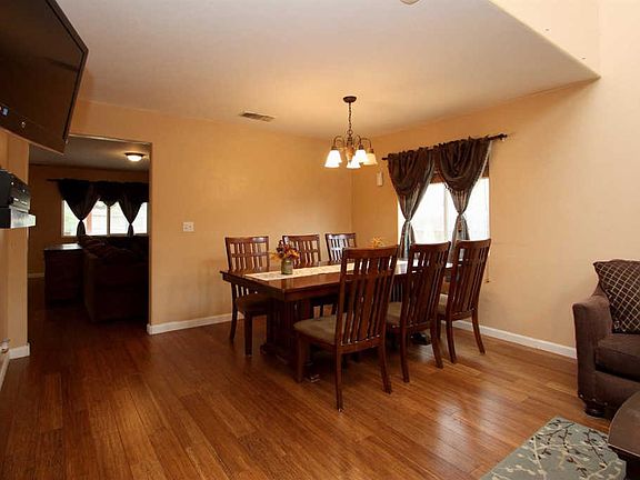 3rd image of 6287 E Braly Ave