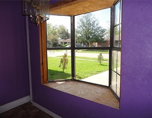 3rd image of 113 Evergold Ln