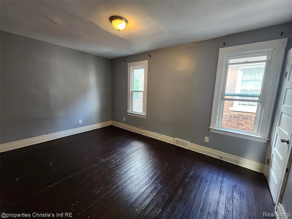 2 bed, 1.0 bath, 1100 sqft, $1,380 — Photo 2