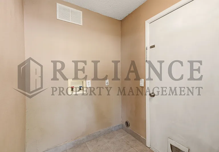 2103 W Columbine Ln — Photo 28