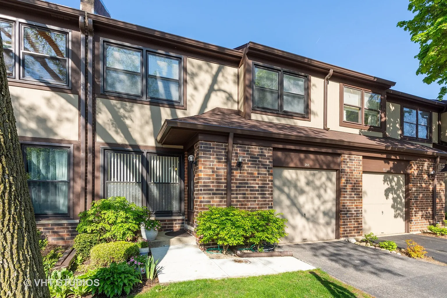 306 Oakwood Ln photo 1