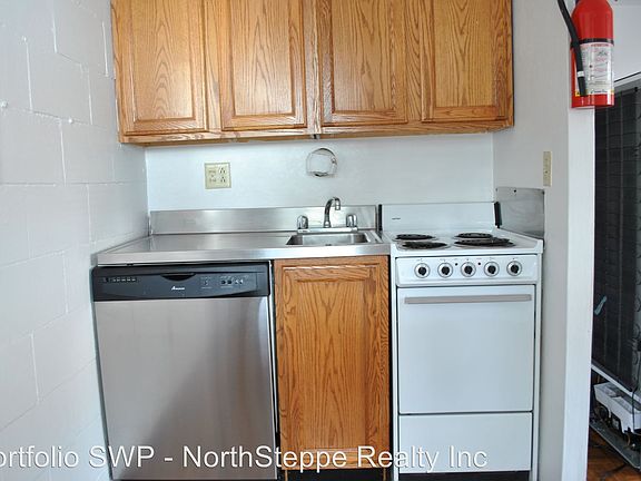 5th image of 240 W 8th Ave APT P