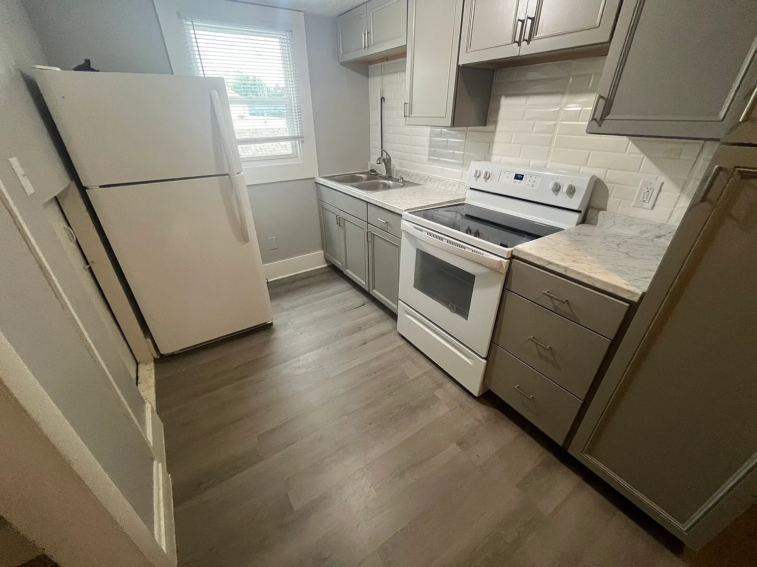 1125 S Spring St — Photo 2