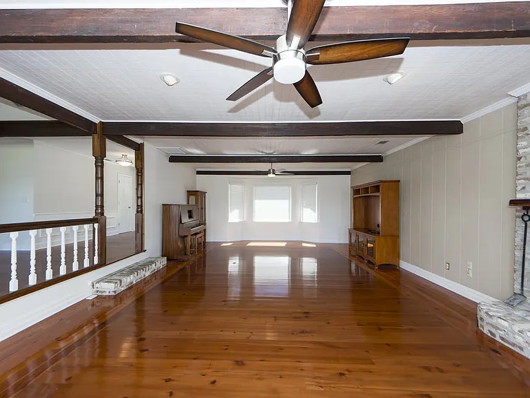 923 River Rd — Photo 1