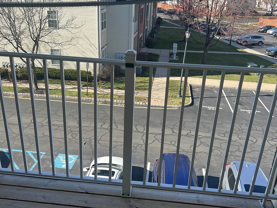 1st image of 233 Lucy Ct