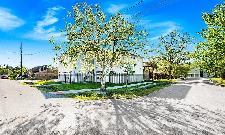 1st image of 1301 Diez St #B