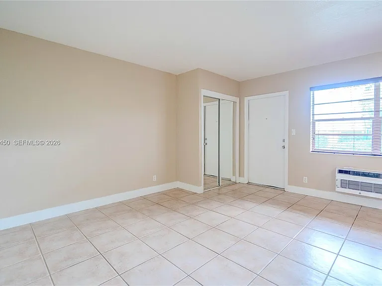 715 NE 6th St #3 — Photo 4
