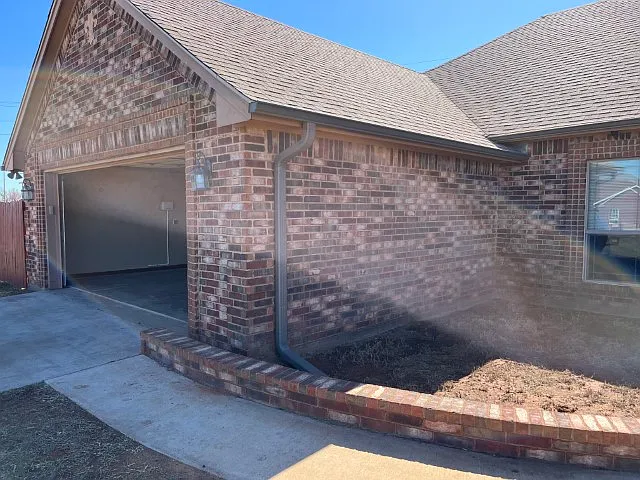 394 NE Simmons Cir — Photo 2
