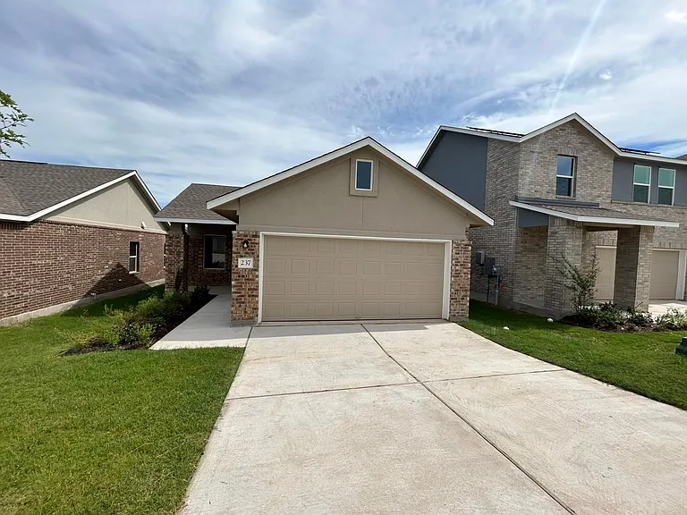 237 Standing Rock Ln — Photo 2
