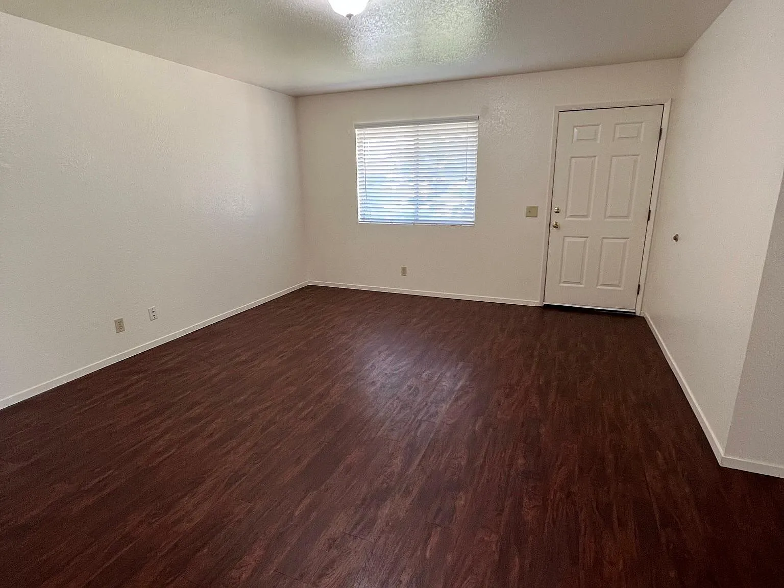 2 bed, 950 sqft, $1,325 — Photo 4