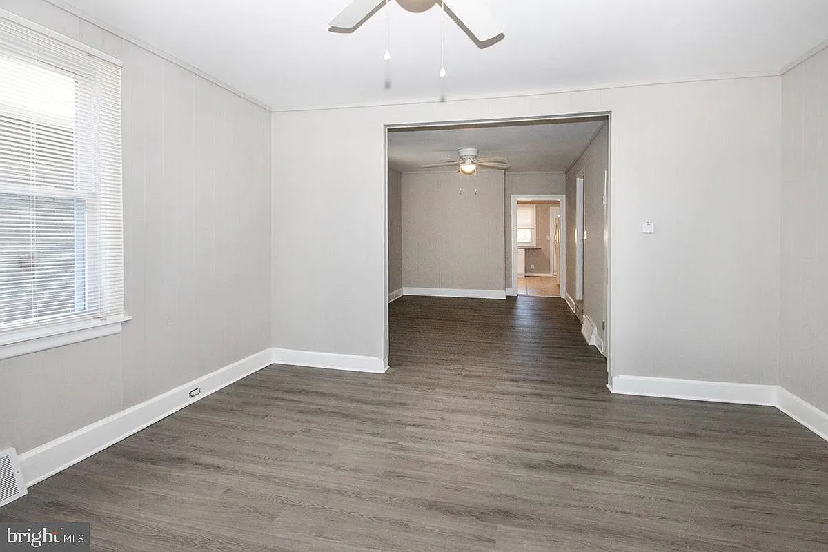 3 bed, 962 sqft, $2,100 — Photo 2