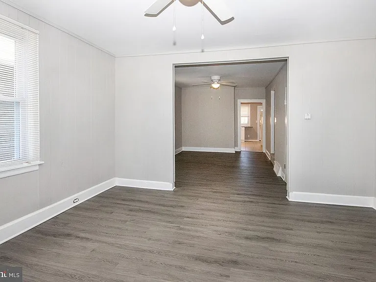 207 Somerset St — Photo 2