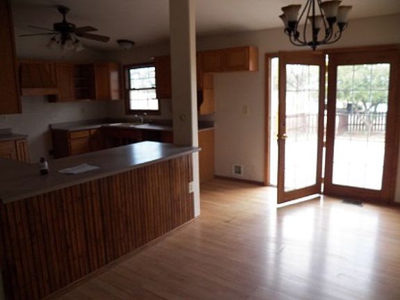 3rd image of 220 Booth Ave