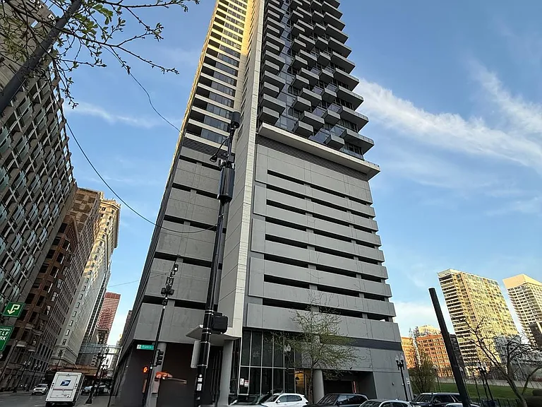 235 W Van Buren St #1806 — Photo 1