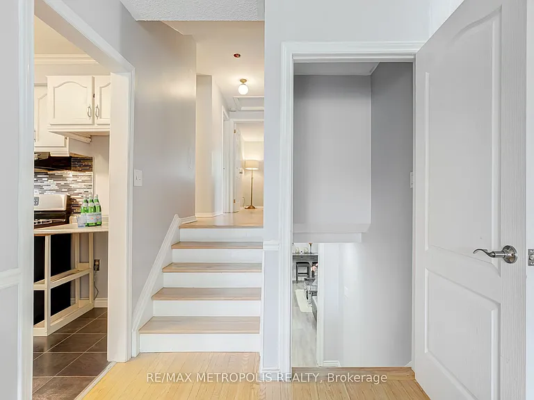 287 Waverly St N #UPPER — Photo 11