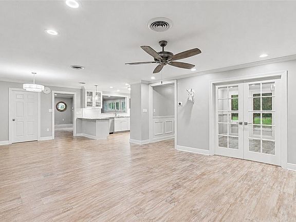 5th image of 1118 W 11th Ave