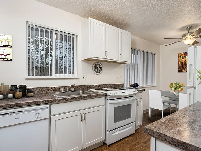 Cimarron Apartments — Photo 4