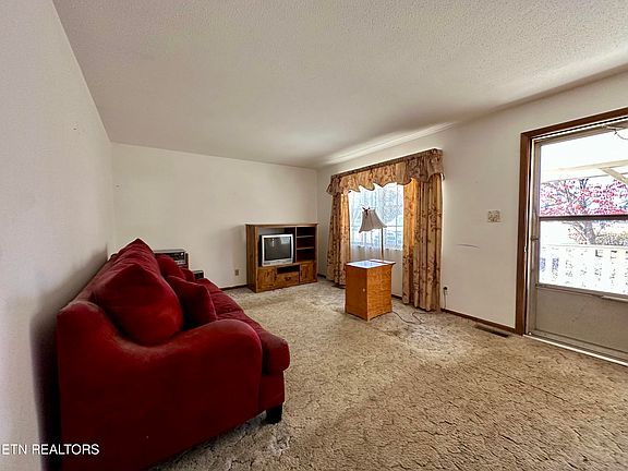 5th image of 7204 Meadowbrook Cir