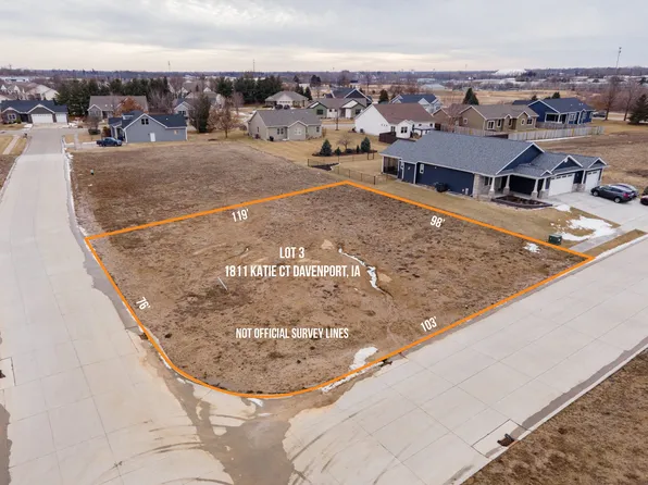 1811 Katie Ct, Davenport, IA 52807