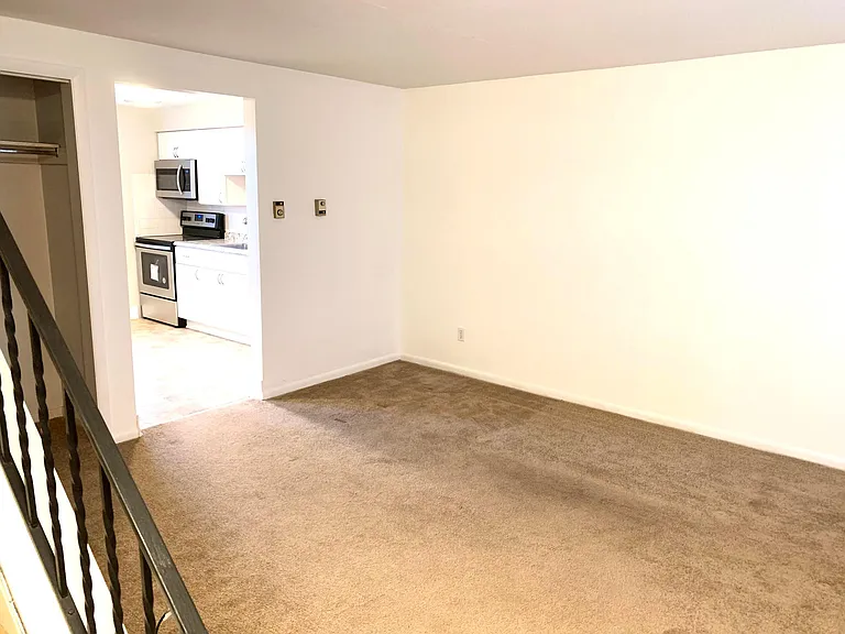 550 Elm St #A — Photo 3