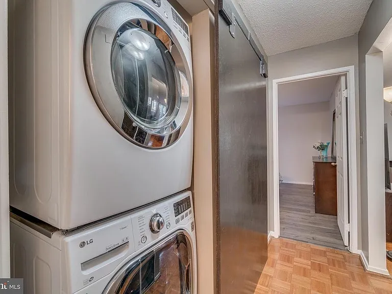 1954 Villaridge Dr — Photo 18