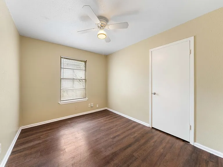 138 Dora St — Photo 15