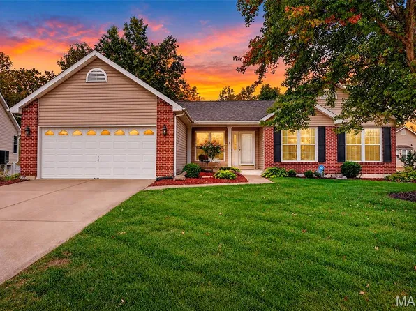 1044 Treeshade Dr, Saint Peters, MO 63376
