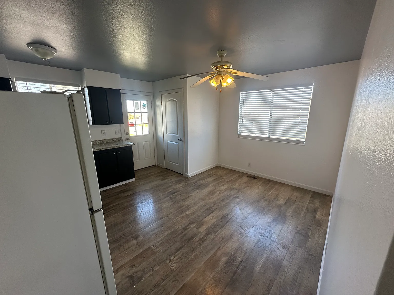 2 bed, 844 sqft, $1,350 — Photo 3