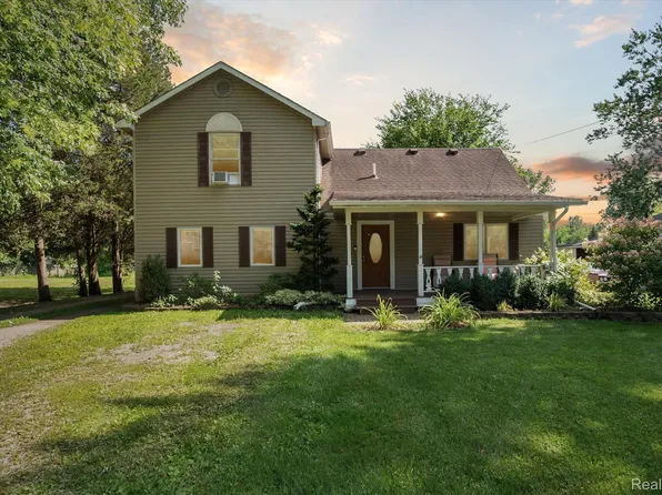 29043 Grix Rd, New Boston, MI 48164