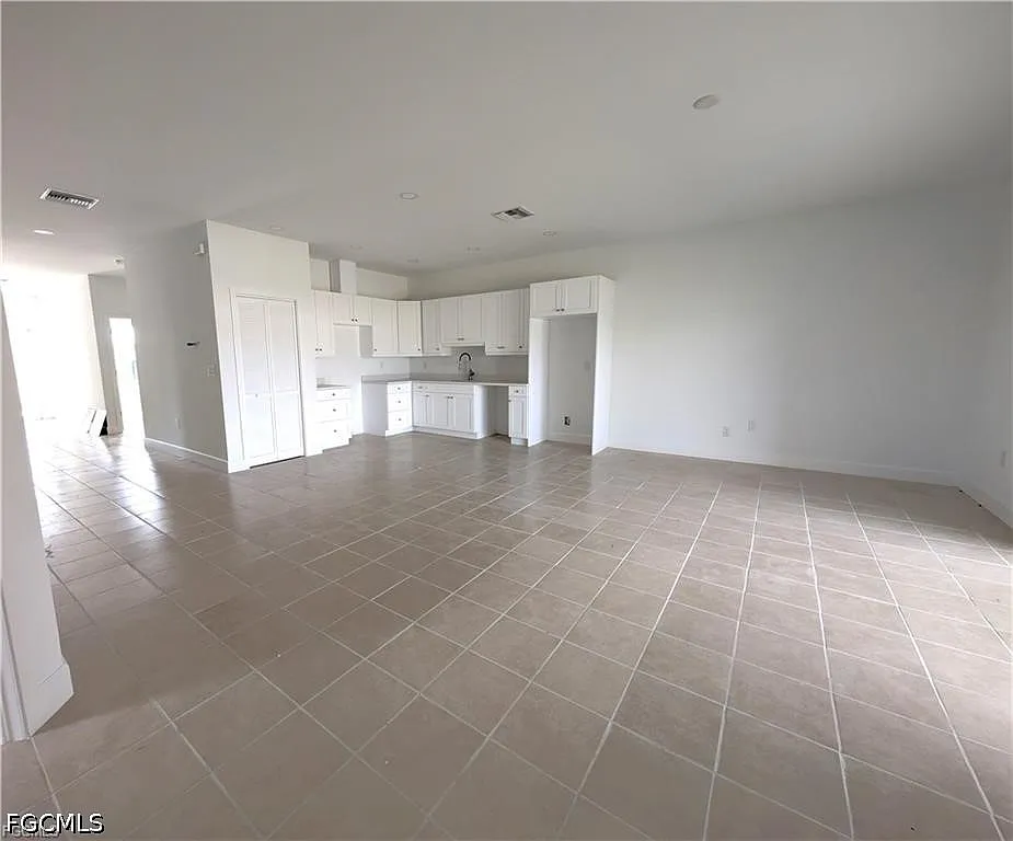 3 bed, 2.0 bath, 2000 sqft, $1,850 — Photo 3