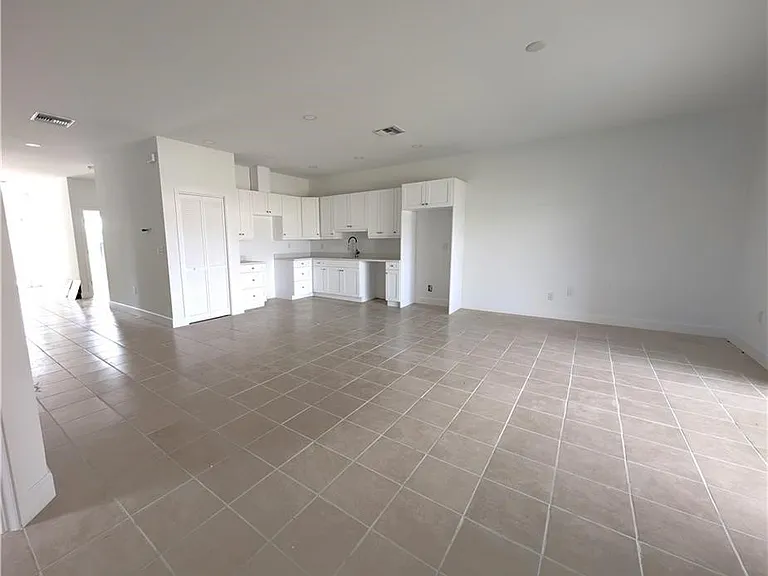 1101 Harold Ave S — Photo 3