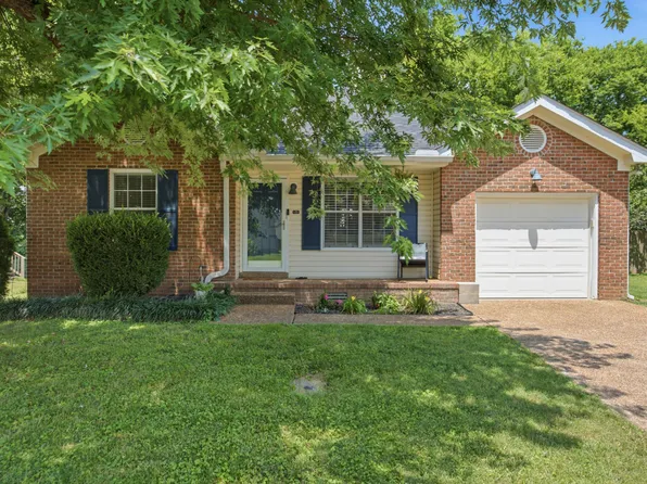 365 N Birchwood Dr, Hendersonville, TN 37075