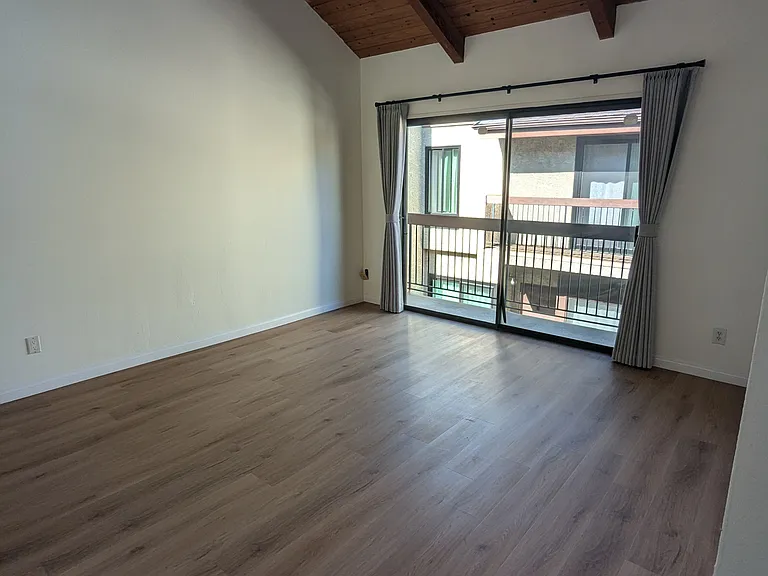 1655 Greenfield Ave #26 — Photo 8