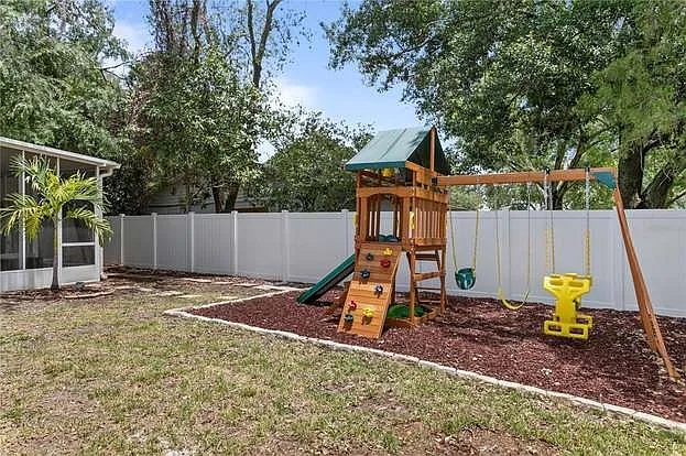 11212 Carrollwood Dr — Photo 46