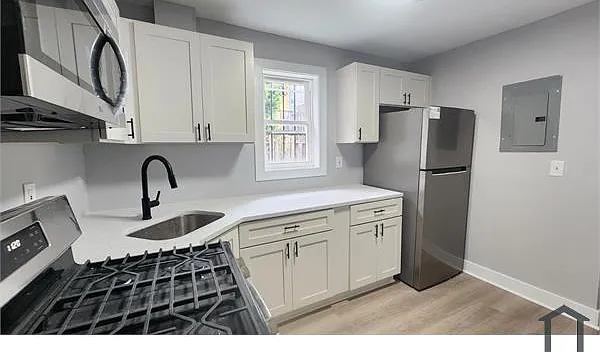 2 bed, 1300 sqft, $1,795 — Photo 2