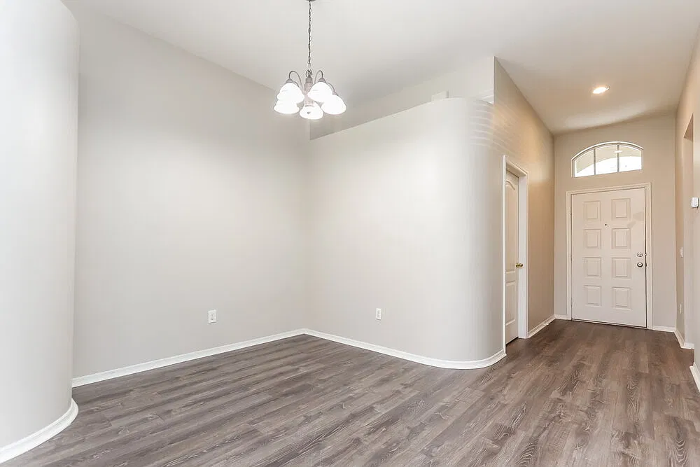 3 bed, 2.0 bath, 1584 sqft, $2,305 — Photo 4