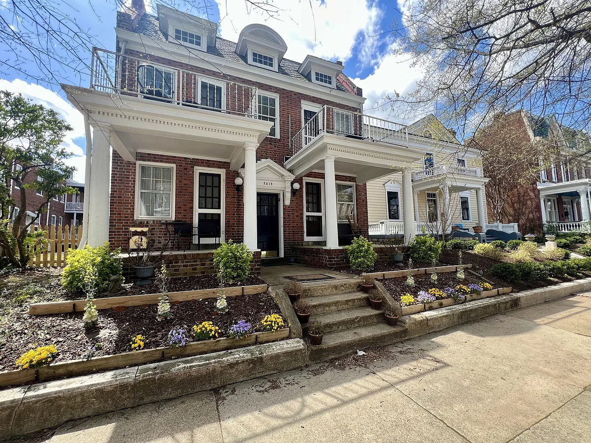 Building Photo - 2313 W Grace St #1