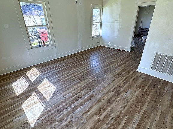 3rd image of 620 W 12th St