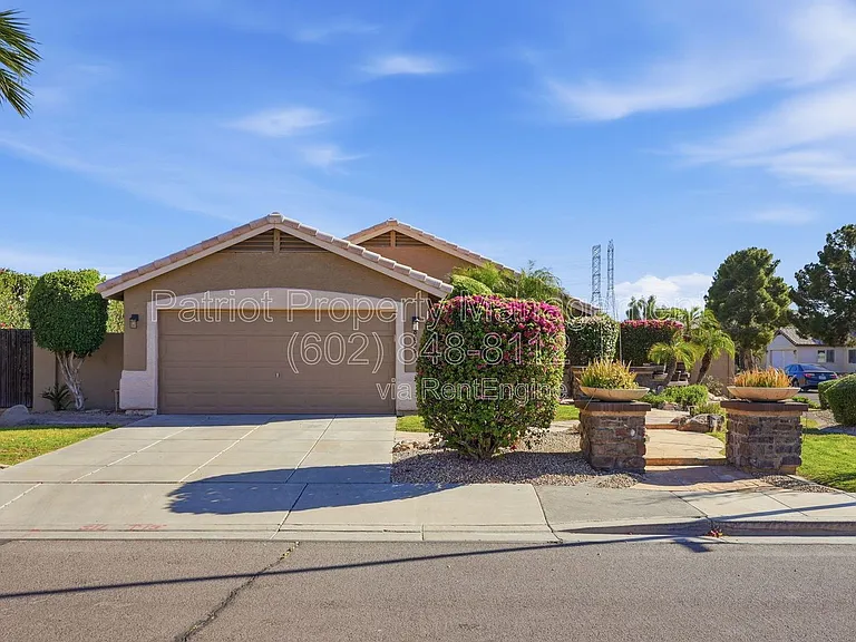 8629 W Echo Ln — Photo 3