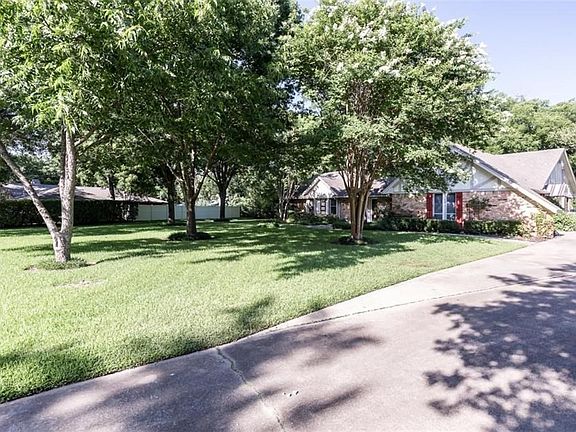 3rd image of 2106 Bishop Dr